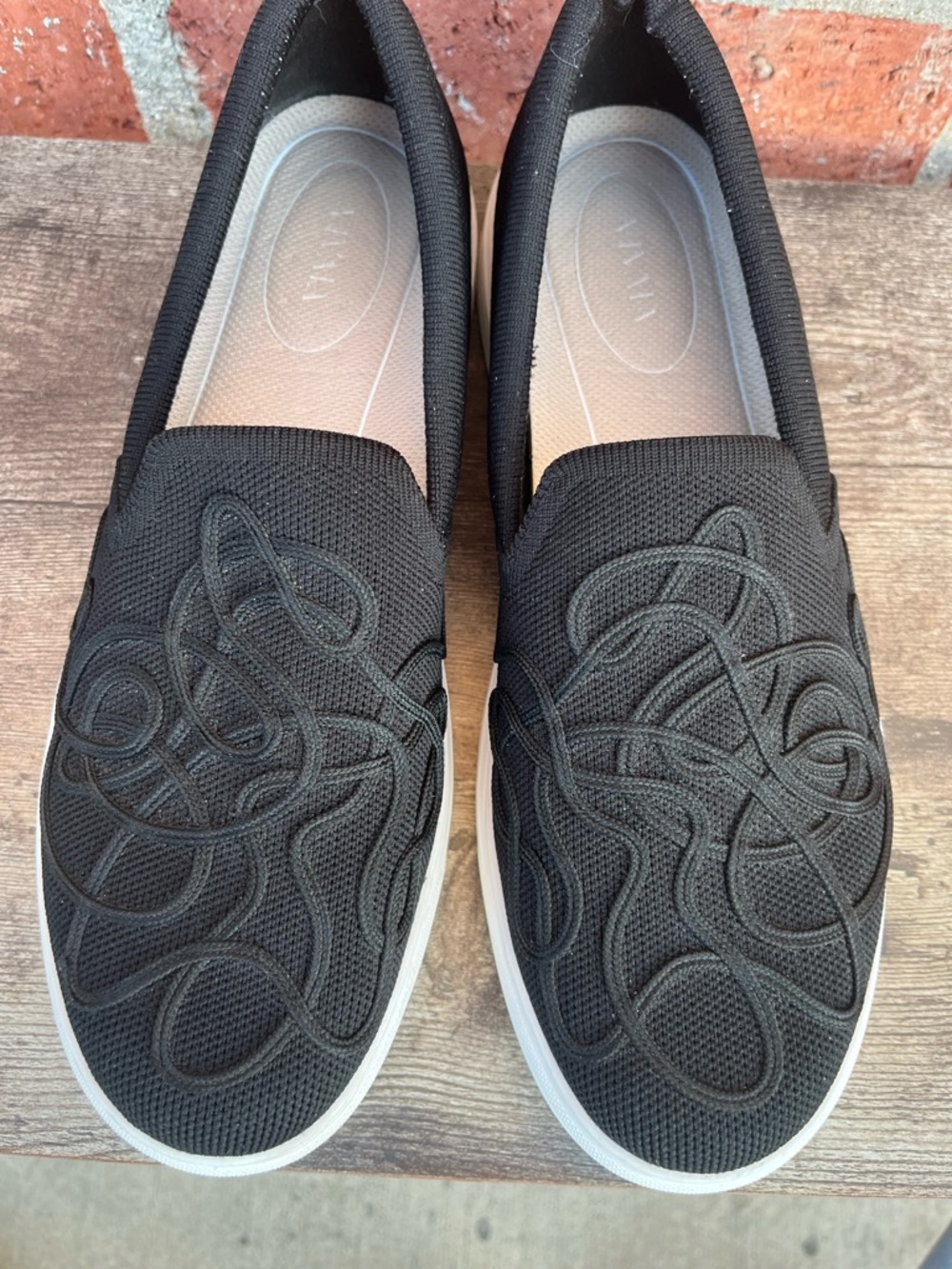 Vivaia Classic Slip on Sneaker, EU Size 42, US W 10.5, US M9, Black